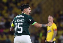 O jogador Gustavo Gómez, da SE Palmeiras, comemora seu gol contra a equipe do Barcelona, em partida válida pela fase de grupos da Libertadores, no Estádio Monumental. (Foto: César Greco)