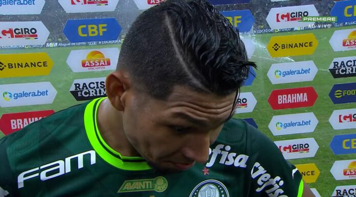 O jogador Rony, da SE Palmeiras, fala ao Canal Premiere no intervalo da partida contra o Atlético-MG, pelo Campeonato Brasileiro, no Estádio do Mineirão. (Foto: Reprodução)
