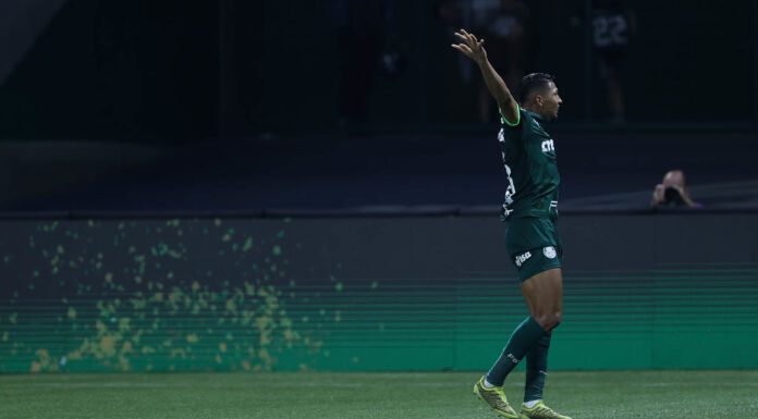 O jogador Rony, da SE Palmeiras comemora seu gol contra a equipe do Coritiba, durante partida válida pela nona rodada do Campeonato Brasileiro, no Allianz Parque. (Foto: César Greco)