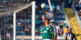 Kevin marca golaço olímpico pelo Palmeiras