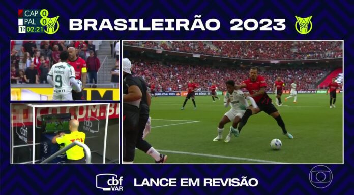Momento da revisão do lance envolvendo o zagueiro Zé Ivaldo, do Athletico-PR, e Endrick, da SE Palmeiras, durante partida válida pelo Campeonato Brasileiro, na Ligga Arena. (Foto: Reprodução)