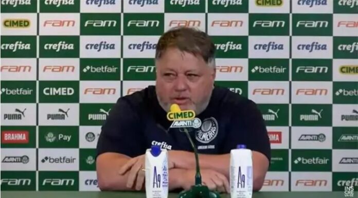 O diretor de futebol Andersom Barros, da SE Palmeiras, durante entrevista coletiva, no Allianz Parque. (Foto: Reprodução)