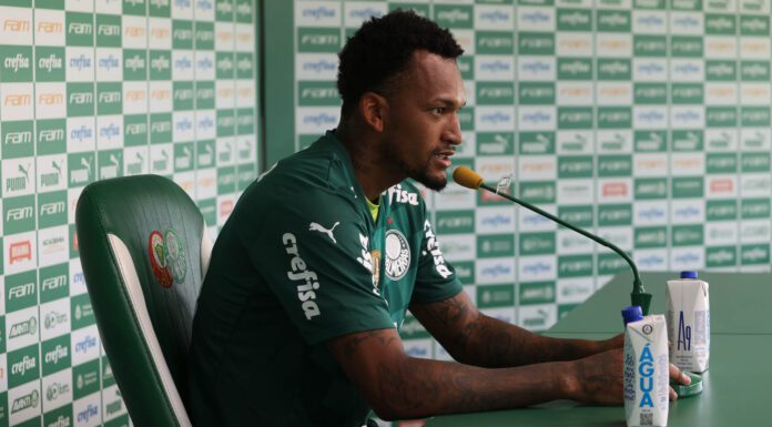 O jogador Jailson é apresentado como mais novo atleta da SE Palmeiras, na Academia de Futebol. (Foto: Cesar Greco)