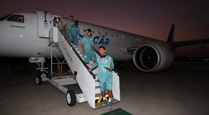 Delegação do Palmeiras durante viagem para o Rio de Janeiro. (Foto: César Greco)