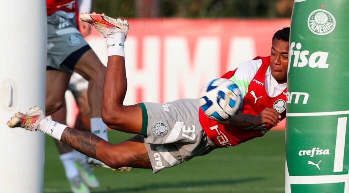 Kevin, atacante do Palmeiras, em treino na Academia de Futebol