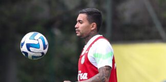 O jogador Dudu, da SE Palmeiras, durante treinamento, na Academia de Futebol. (Foto: César Greco)