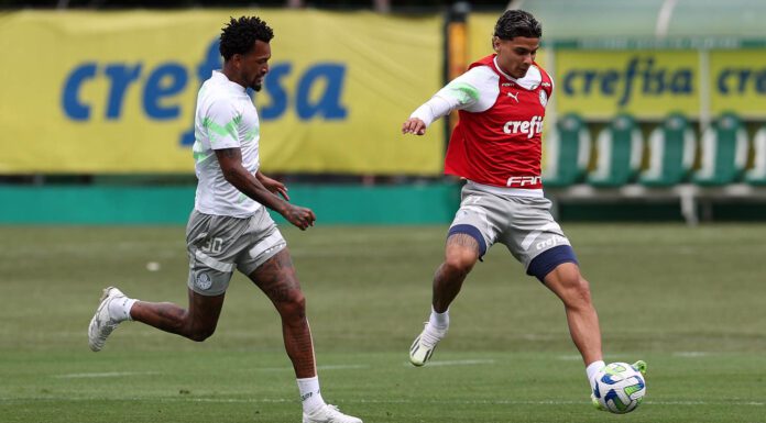 Os jogadores Jailson e Richard Ríos (D), da SE Palmeiras, durante treinamento, na Academia de Futebol. (Foto: Cesar Greco/Palmeiras/by Canon)