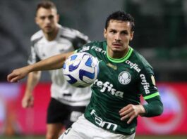 Raphael Veiga, do Palmeiras, em ação diante do Atlético-MG