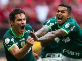 Raphael Veiga e Dudu comemoram gol do Palmeiras