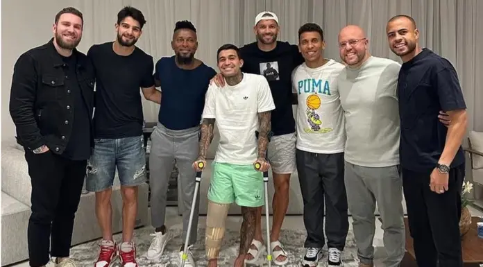 Jogadores do Palmeiras e Zé Roberto em visita ao atacante Dudu, que se recupera de cirurgia no joelho. (Foto: Reprodução)