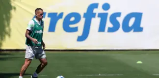 O jogador Breno Lopes, da SE Palmeiras, durante treinamento, na manhã deste sábado (16), na Academia de Futebol. (Foto: César Greco)