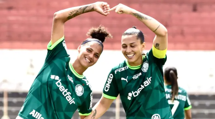 Amanda e Bia Zaneratto comemoram um dos gols na goleada. (Foto: Alexandre Battibugli/Ag. Paulistão)