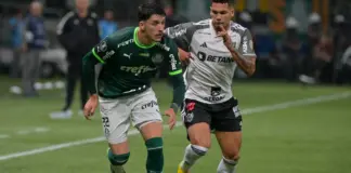 Paulinho, do Atlético-MG, e Piquerez, do Palmeiras