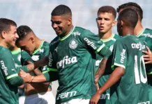 Jogadores do Palmeiras Sub-20 comemoram gol pelo Paulista da categoria