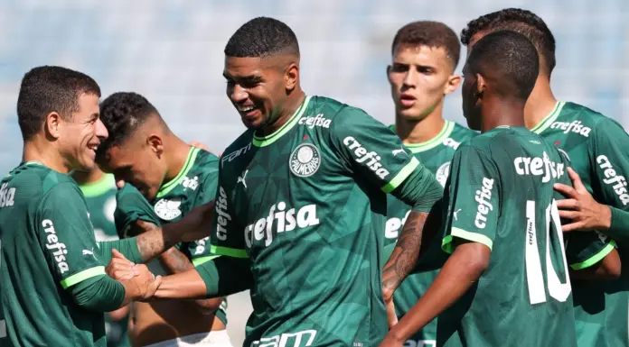 Jogadores do Palmeiras Sub-20 comemoram gol pelo Paulista da categoria