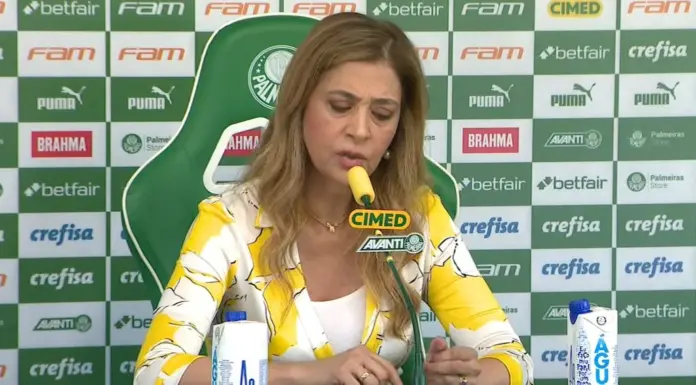 Leila Pereira, presidente do Palmeiras, durante entrevista coletiva na Academia de Futebol. (Foto: Reprodução)