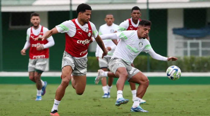 Os jogadores Murilo e Gabriel Menino (D), da SE Palmeiras, durante treinamento, na Academia de Futebol. (Foto: Cesar Greco/Palmeiras/by Canon)