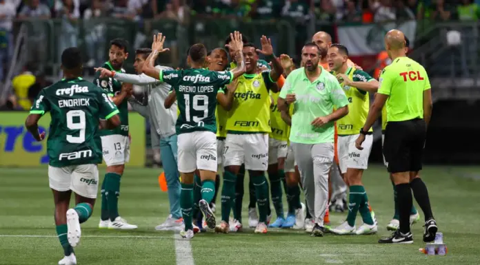 Palmeiras comemora gols diante do São Paulo