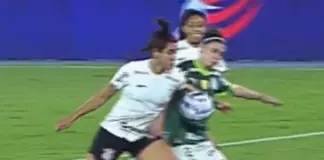 Possível pênalti não marcado para o Palmeiras em jogo contra a equipe do Corinthians, pela final da Libertadores Feminina. (Foto: Reprodução)