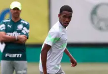 Estêvão treina no Palmeiras sob olhares de Abel Ferreira