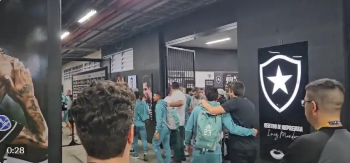 Provocaram! Jogadores do Palmeiras deixam o Nilton Santos ao som de música  original da paródia 'Segovinha' - ESPN Video