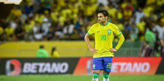 O meia Raphael Veiga, da SE Palmeiras, jogando pela Seleção Brasileira, em partida contra a Argentina, pelas Eliminatórias da Copa, no Maracanã. (Foto: Staff Images / CBF)