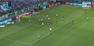 Zé Rafael marca para o Palmeiras em partida contra o Internacional, pelo Campeonato Brasileiro, na Arena Barueri. (Foto: Reprodução Premiere)