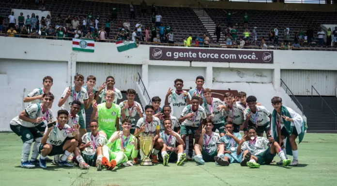 Palmeiras celebra título do Paulista Sub-14 em Araraquara (Foto: Guilherme Veiga/FPF)