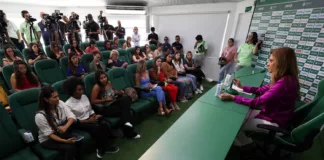 A presidente Leila Pereira, da SE Palmeiras, durante coletiva de imprensa, na Academia de Futebol. (Foto: Cesar Greco/Palmeiras/by Canon)