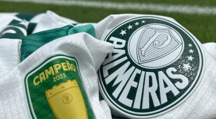 Camisa do Palmeiras com patch de Campeão Paulista