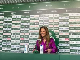 Leila Pereira, presidente do Palmeiras, durante entrevista coletiva, na Academia de Futebol. (Foto: Camila Alves)