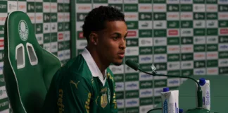 O jogador Lázaro é apresentado como mais novo atleta da SE Palmeiras, na Academia de Futebol. (Foto: Cesar Greco/Palmeiras/by Canon)
