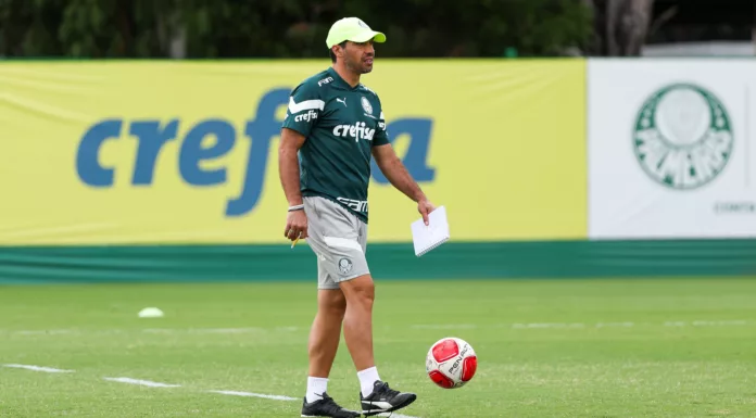 O técnico Abel Ferreira, da SE Palmeiras, durante treinamento, na Academia de Futebol. (Foto: Fabio Menotti/Palmeiras/by Canon)