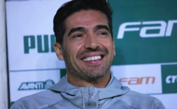Abel Ferreira, técnico do Palmeiras, sorrindo