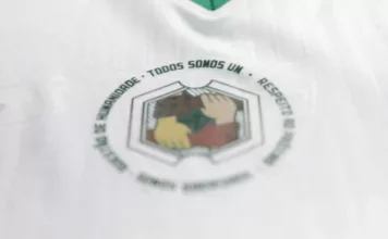 Camisa do Palmeiras toda branca em alusão a campanha Somos Sociedade