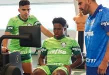 Endrick trabalha na parte interna da Academia de Futebol do Palmeiras (Foto Fabio MenottiPalmeirasby Canon)