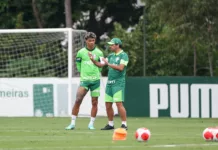O jogador Richard Ríos e o técnico Abel Ferreira, da SE Palmeiras, durante treinamento, na Academia de Futebol. (Foto: Fabio Menotti/Palmeiras/by Canon)