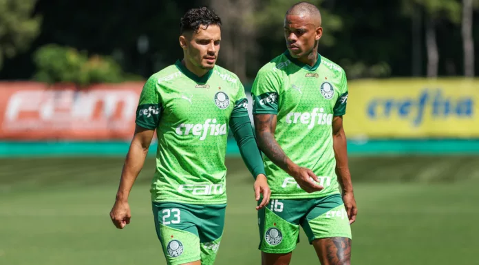 Os jogadores Raphael Veiga e Caio Paulista, da SE Palmeiras, durante treinamento, na Academia de Futebol. (Foto: Fabio Menotti/Palmeiras/by Canon)
