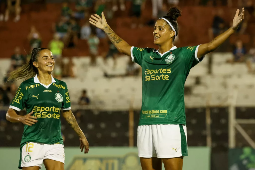 Amanda Gutierres comemorando gol contra o Flamengo, na estreia do Brasileiro (Foto: Luiz Guilherme Martins/Palmeiras/by Canon)