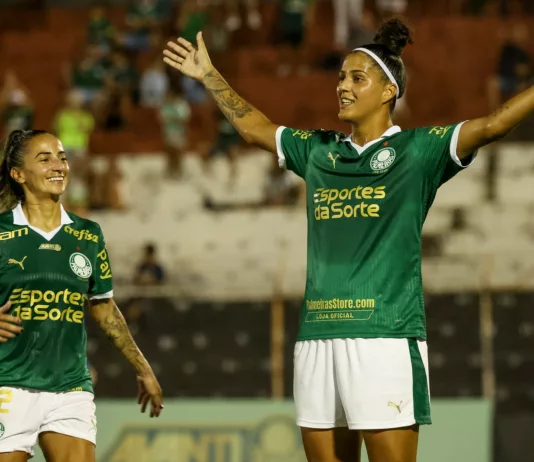 Amanda Gutierres comemorando gol contra o Flamengo, na estreia do Brasileiro (Foto: Luiz Guilherme Martins/Palmeiras/by Canon)
