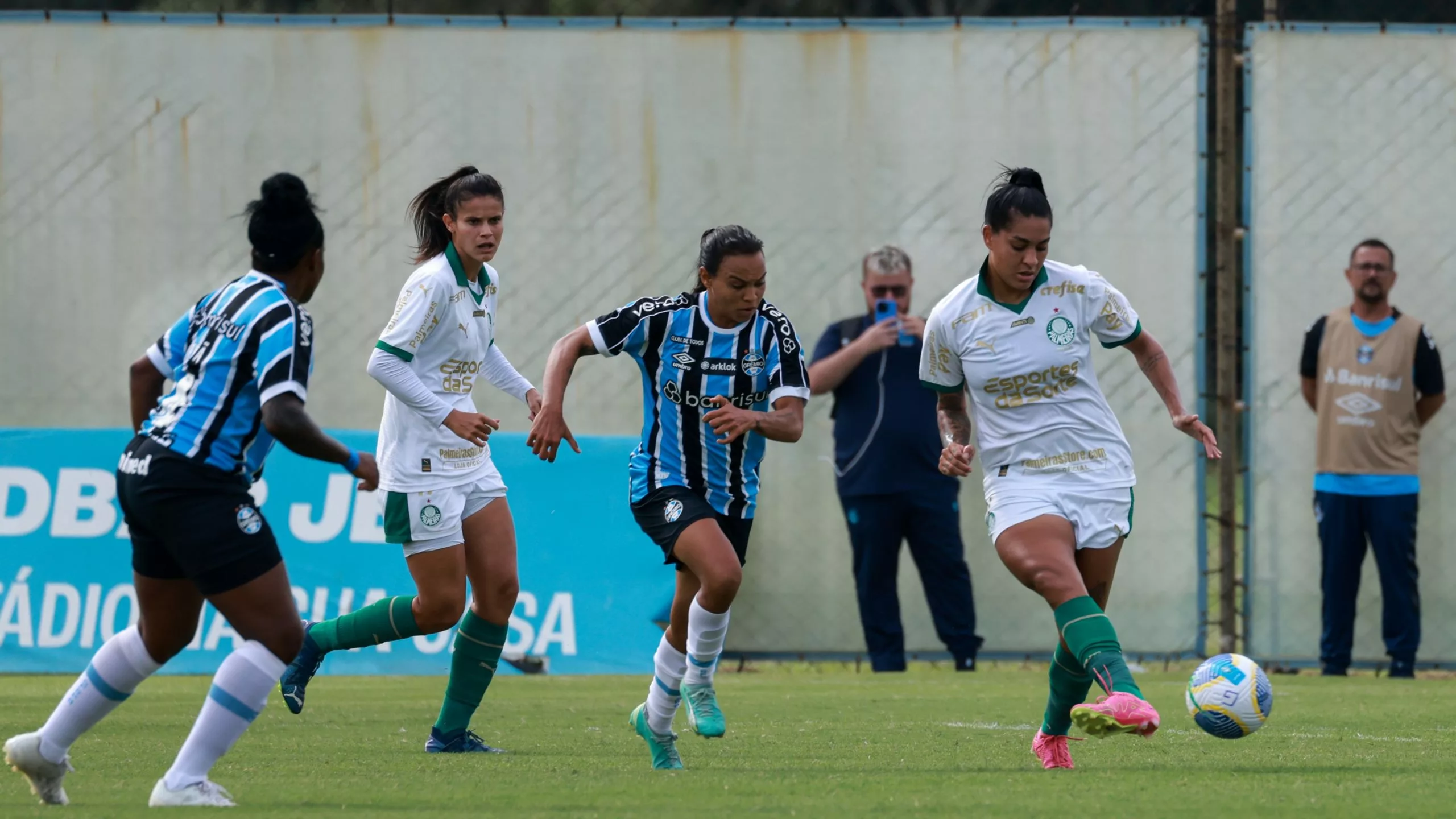 Palmeiras vence o Grêmio, pelo Brasileirão Feminino, em Porto Alegre. (Foto: Paloma Cassiano/Palmeiras/by Canon)