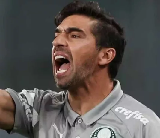 Abel Ferreira gesticula em jogo do Palmeiras