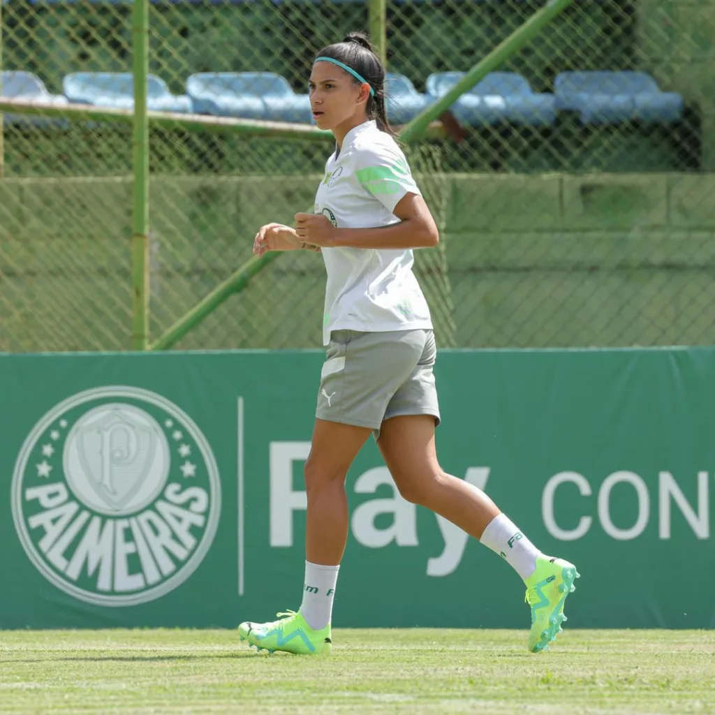 Gaby Santos treinando pelo Palmeiras Feminino (Foto: Paloma Cass)