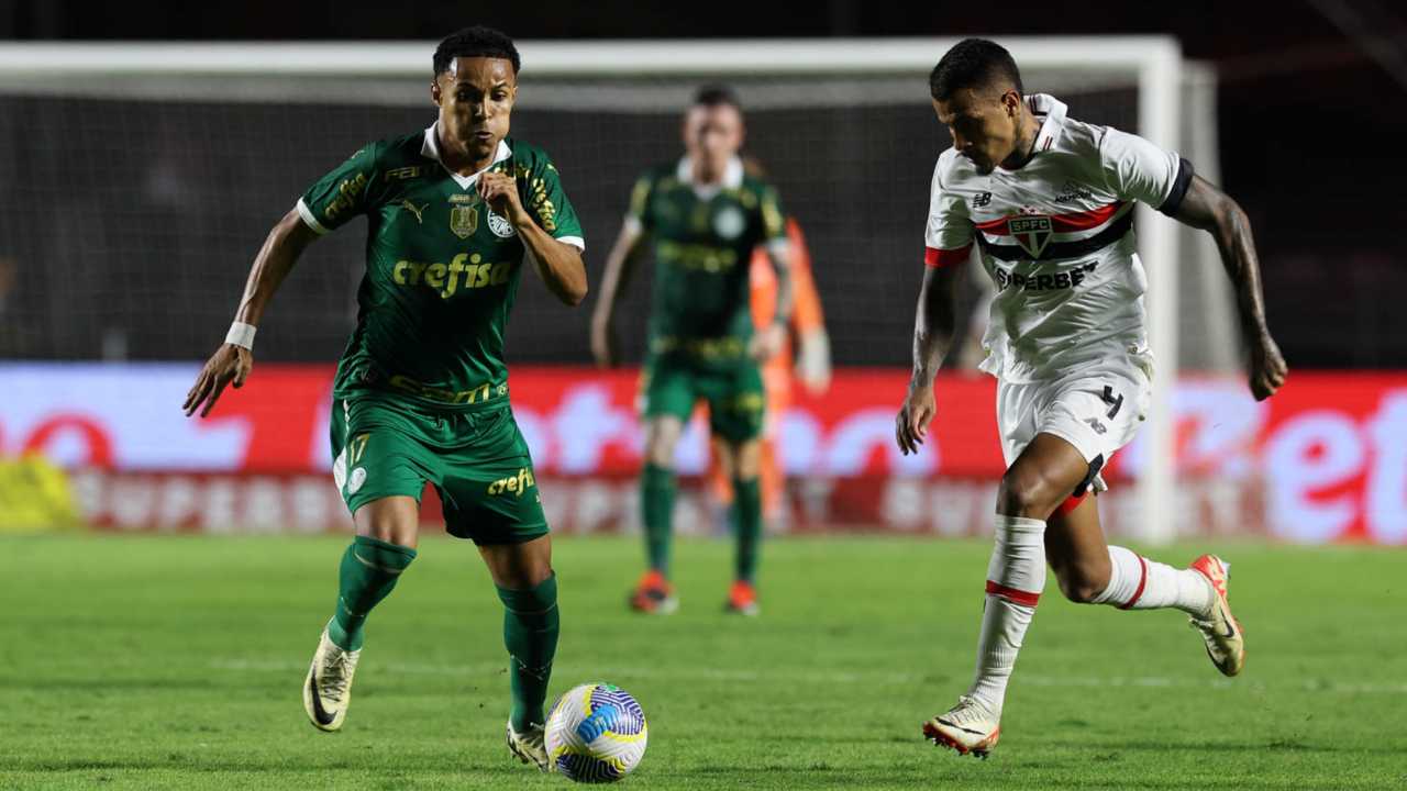 Lázaro, atacante do Palmeiras, no clássico contra o São Paulo