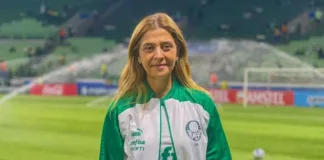 Leila Pereira, presidente do Palmeiras, no gramado do Allianz Parque