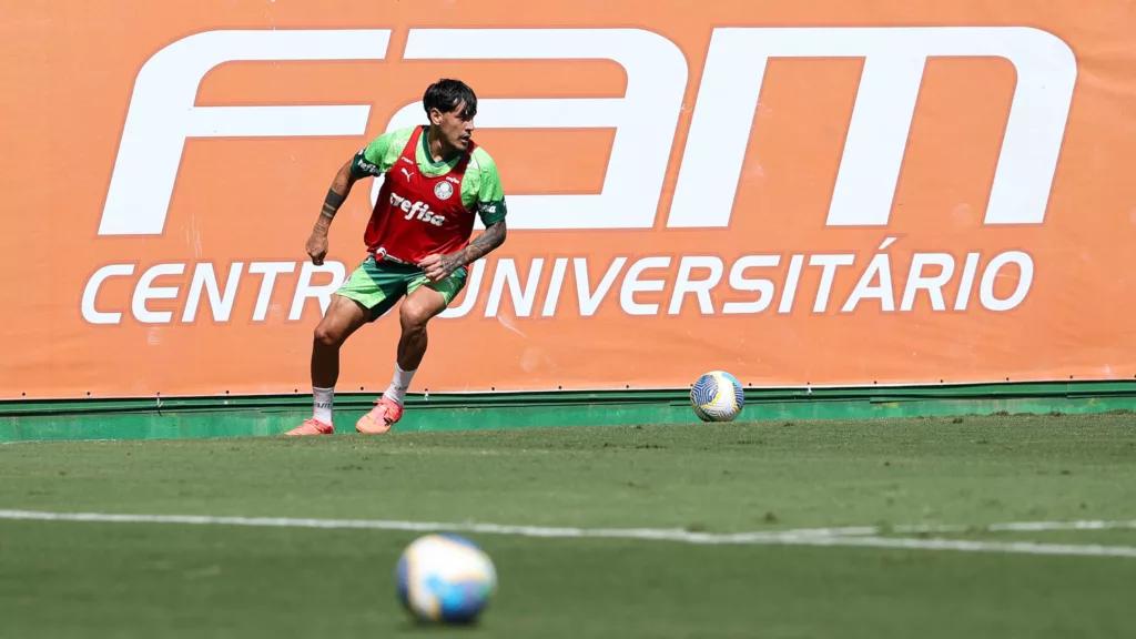O jogador Gustavo Gómez durante treinamento na Academia de Futebol (Foto: Cesar Greco/Palmeiras/by Canon)