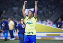 O técnico Abel Ferreira, da SE Palmeiras, celebra o título do Campeonato Paulista 2024, no Allianz Parque. (Foto: Ettore Chiereguini/AGIF)