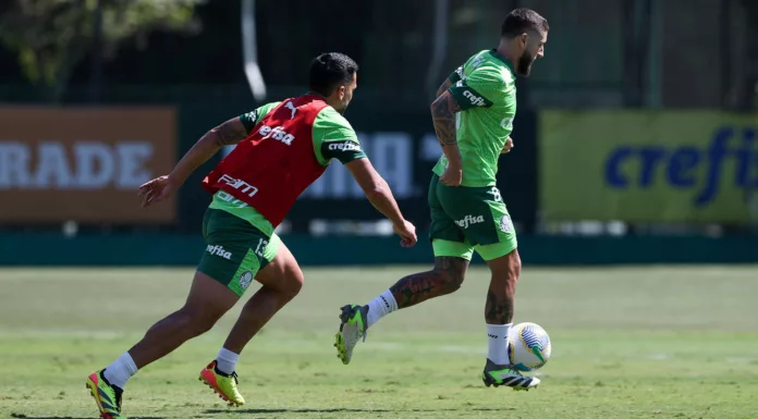 Os jogadores Luan e Zé Rafael (D), da SE Palmeiras, durante treinamento, na Academia de Futebol. (Foto: Cesar Greco/Palmeiras/by Canon)