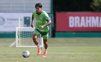Gustavo Gómez durante treinamento na Academia de Futebol (Foto: Cesar Greco/Palmeiras/by Canon)