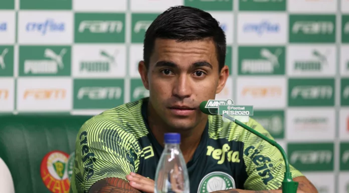 O jogador Dudu, da SE Palmeiras, concede entrevista coletiva após treinamento, na Academia de Futebol. (Foto: Cesar Greco)